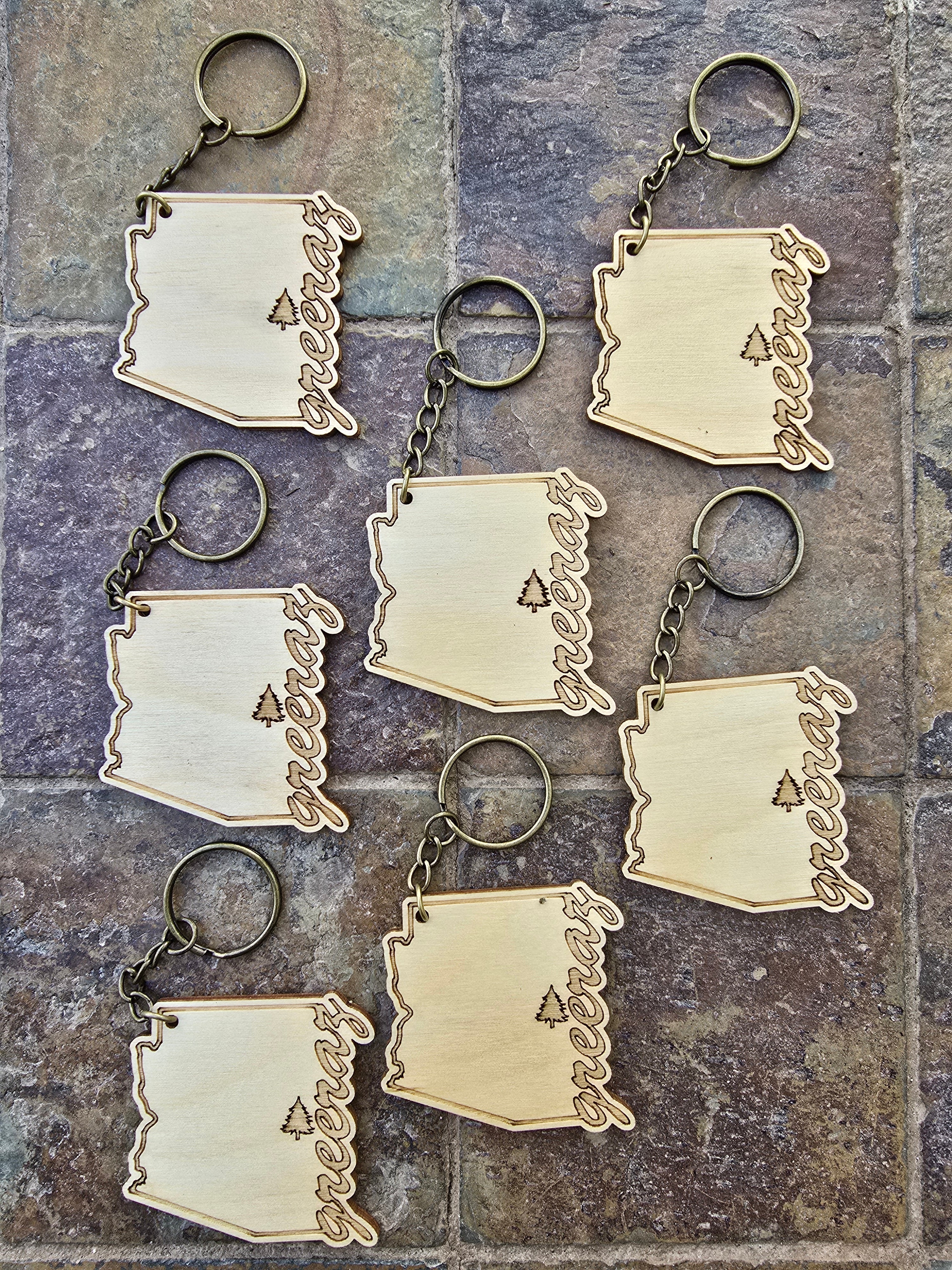 Custom keychains for souvenir shops, featuring personalized designs for gift shops and visitor centers
